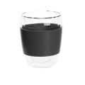 Tasse en verre de vin rouge clair